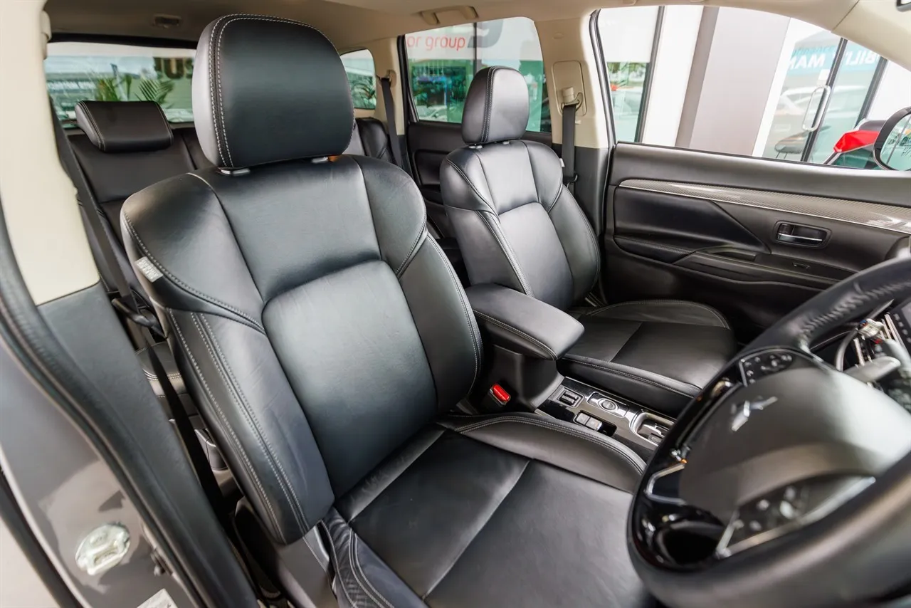 2021 Mitsubishi Outlander VRX 4WD 7S NZ New