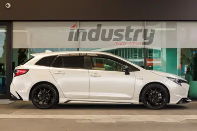 2020 Toyota Corolla Hybrid WXB Touring photo 11