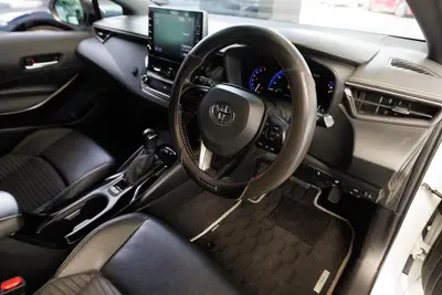 2020 Toyota Corolla Hybrid WXB Touring photo 14