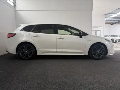 2020 Toyota Corolla Touring WXB Hybrid Super Station photo 3