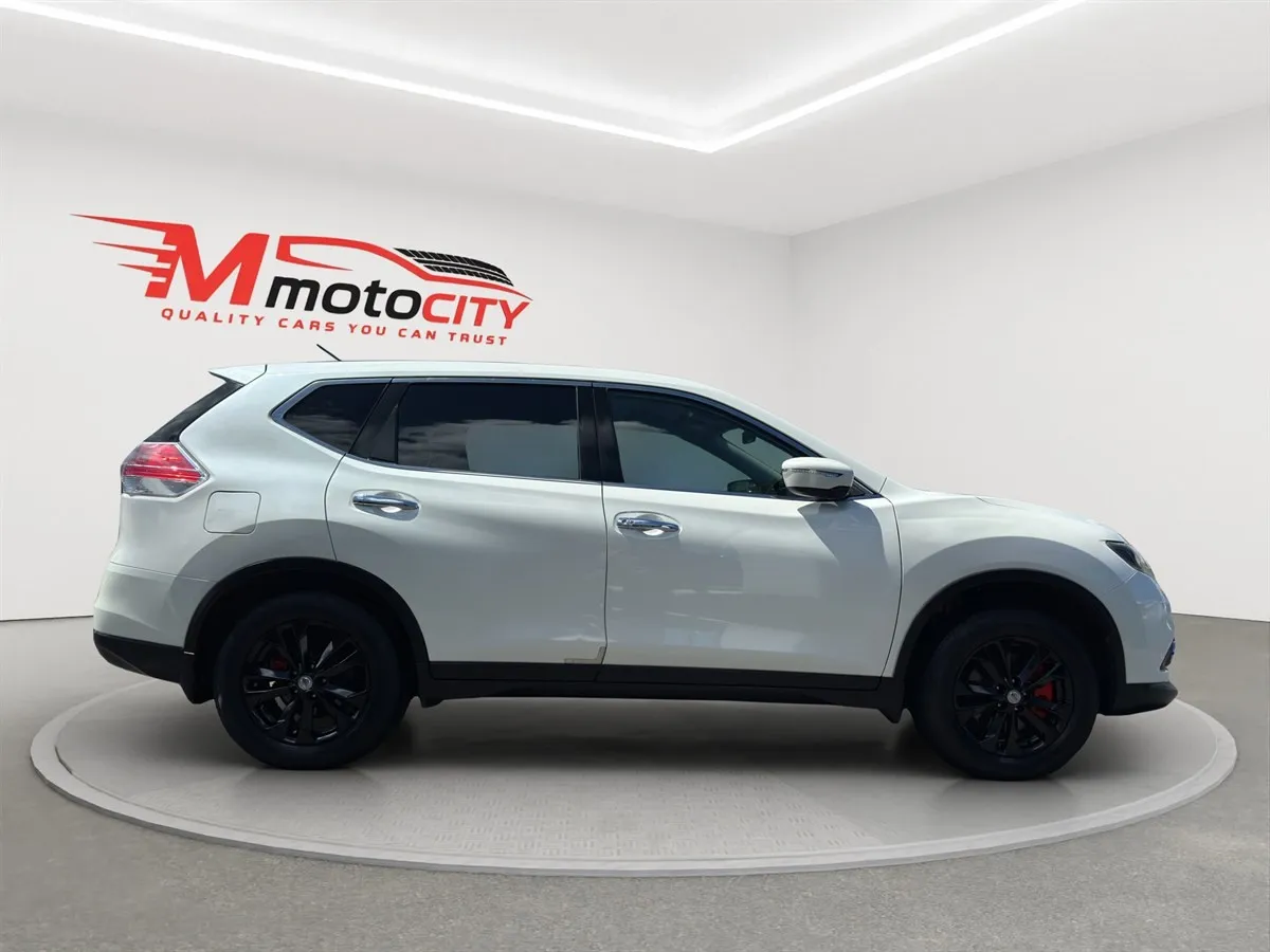 2014 Nissan X-Trail 20X, Leather Heated Seats RV/