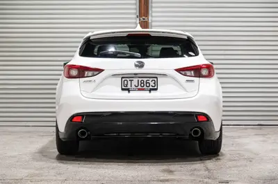 2014 Mazda Axela Sport Touring L-Pack photo 11