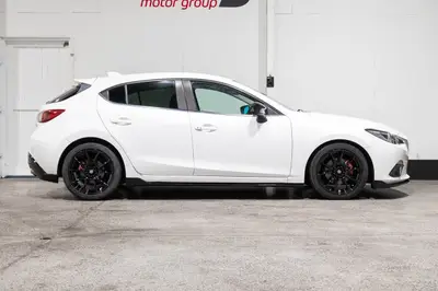 2014 Mazda Axela Sport Touring L-Pack photo 9