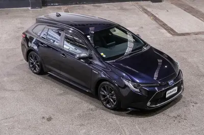 2019 Toyota Corolla Hybrid Touring WXB photo 2