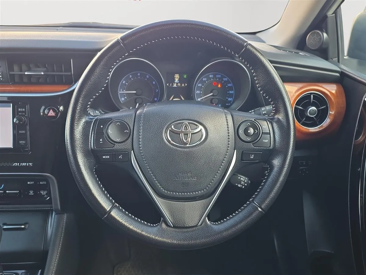 2015 Toyota Auris Leather Seats, Lane Assist, Cruise control