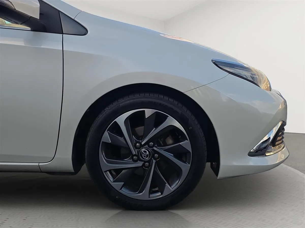 2015 Toyota Auris Leather Seats, Lane Assist, Cruise control