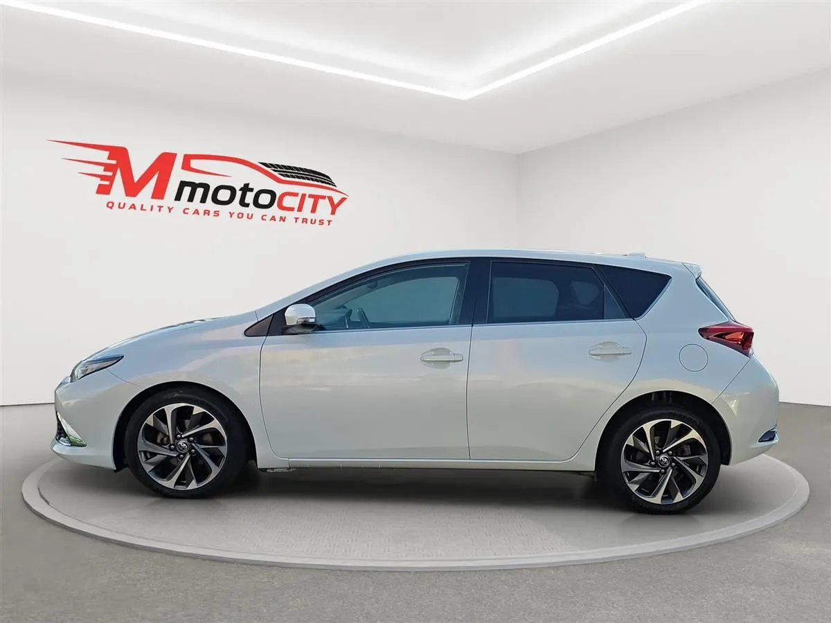 2015 Toyota Auris Leather Seats, Lane Assist, Cruise control