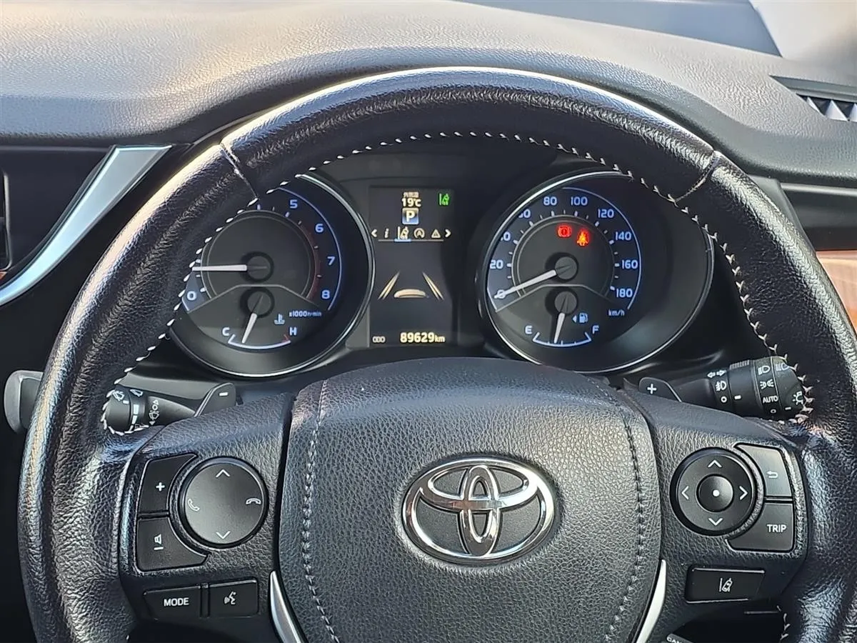 2015 Toyota Auris Leather Seats, Lane Assist, Cruise control