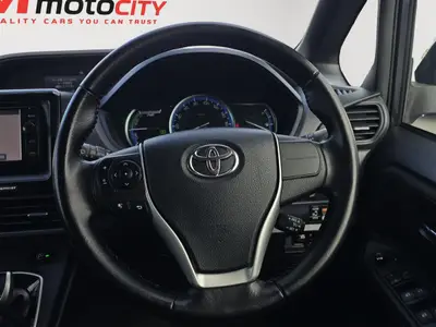 2015 Toyota Voxy Hybrid, Cruise control, Rear power doors Station photo 18