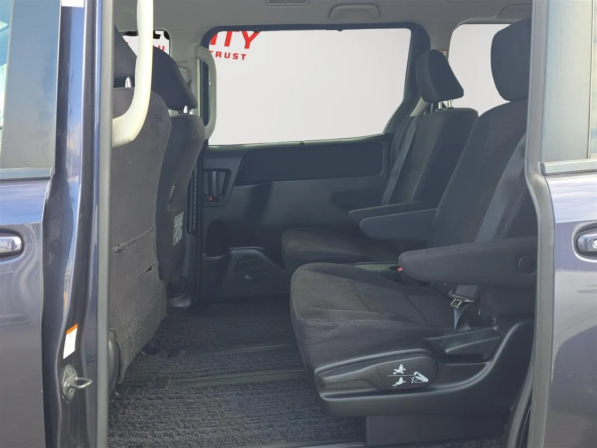 2015 Toyota Voxy Hybrid, Cruise control, Rear power doors Station