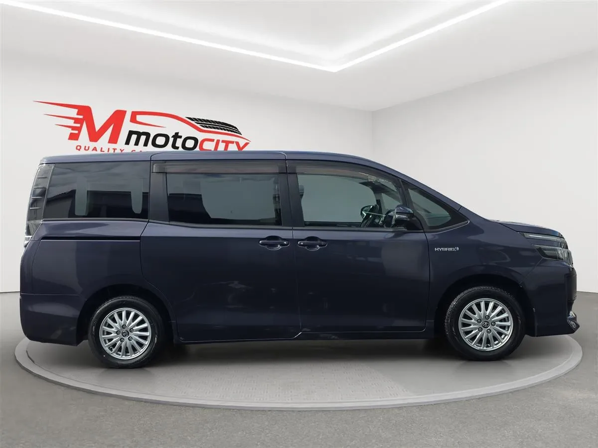 2015 Toyota Voxy Hybrid, Cruise control, Rear power doors Station, photo 2 of 20