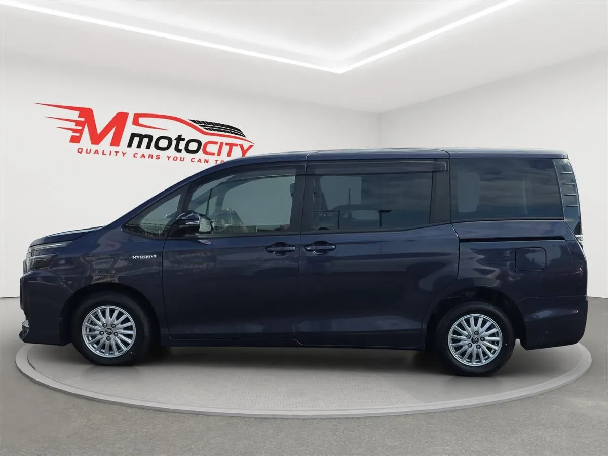 2015 Toyota Voxy Hybrid, Cruise control, Rear power doors Station