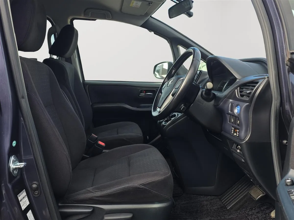 2015 Toyota Voxy Hybrid, Cruise control, Rear power doors Station