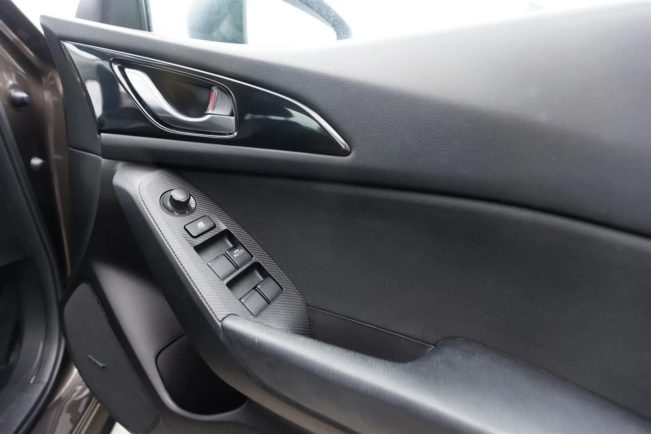 2014 Mazda 3 SP25 NZ New