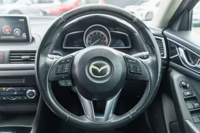 2014 Mazda 3 SP25 NZ New photo 4