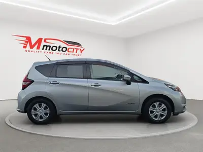 2017 Nissan Note E-POWER photo 2