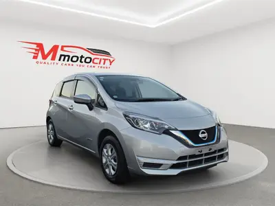 2017 Nissan Note E-POWER photo 1