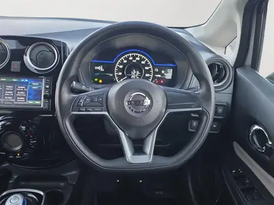 2017 Nissan Note E-POWER photo 18