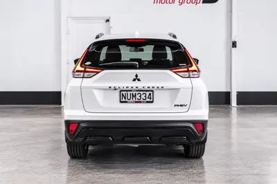 2022 Mitsubishi Eclipse Cross XLS PHEV photo 11