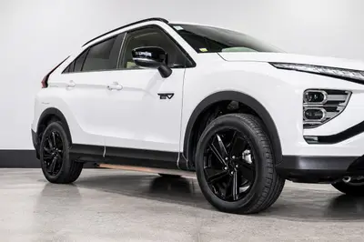 2022 Mitsubishi Eclipse Cross XLS PHEV photo 9