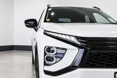 2022 Mitsubishi Eclipse Cross XLS PHEV photo 7