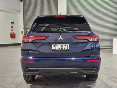 2022 Mitsubishi Outlander LS 2.5P/CVT photo 11