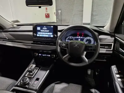 2022 Mitsubishi Outlander LS 2.5P/CVT photo 16