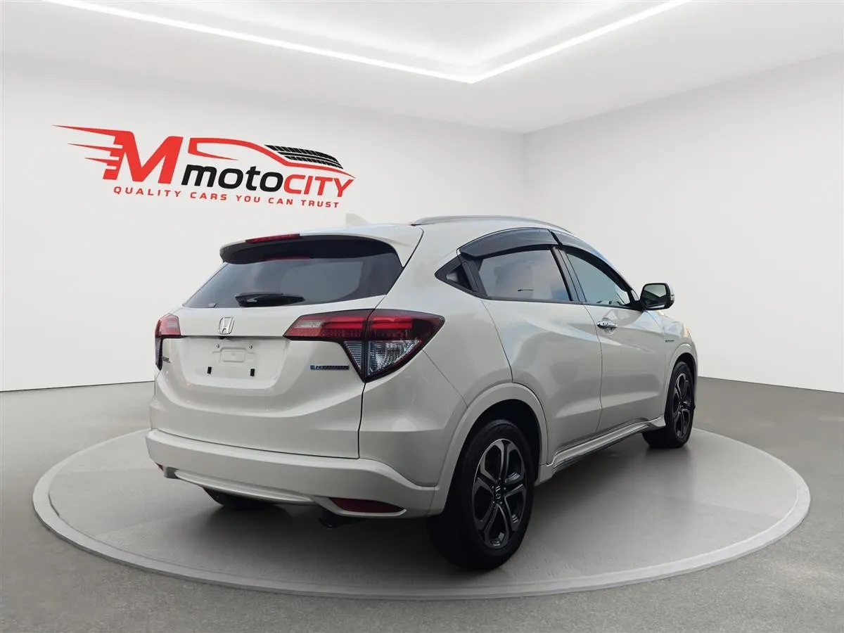 2017 Honda Vezel HYBRID, Z, Radar Cruise, Lane Assist, photo 3 of 20