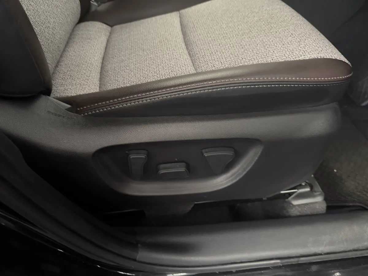 2021 Toyota Yaris Cross Z, photo 11 of 17