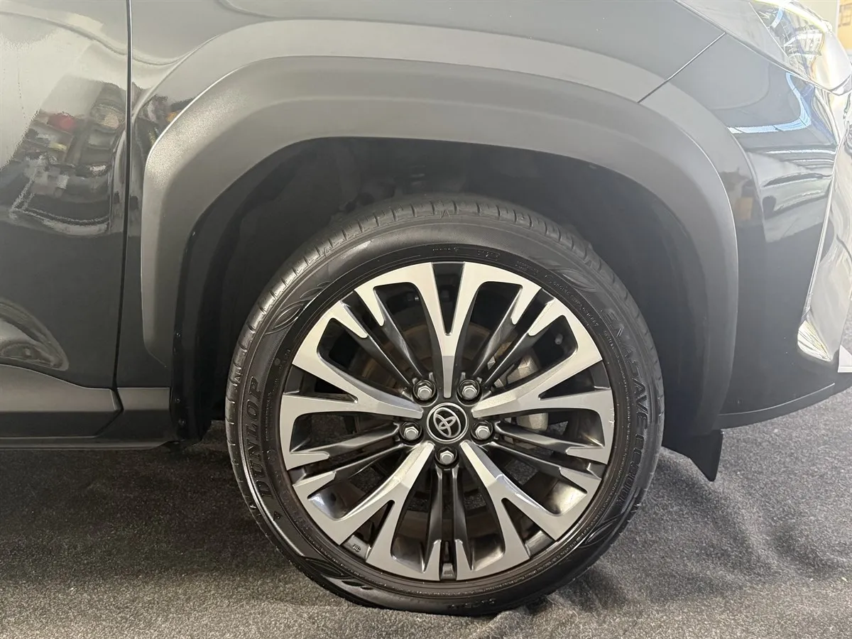 2021 Toyota Yaris Cross Z, photo 6 of 17