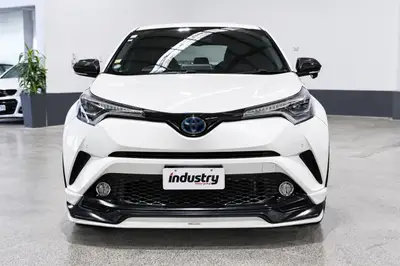 2017 Toyota C-HR Hybrid G TRD Aero photo 11