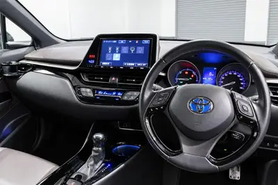 2017 Toyota C-HR Hybrid G TRD Aero photo 16
