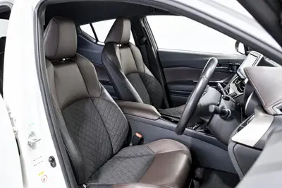 2017 Toyota C-HR Hybrid G TRD Aero photo 13