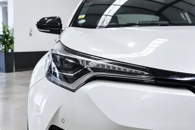2017 Toyota C-HR Hybrid G TRD Aero photo 12
