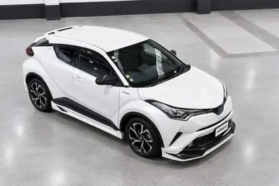 2017 Toyota C-HR Hybrid G TRD Aero photo 2