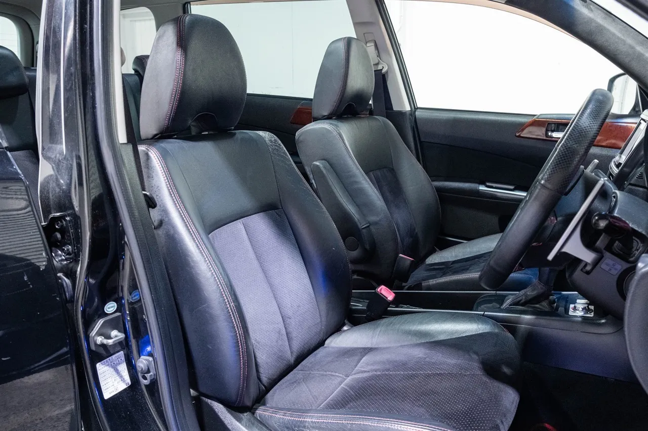 2014 Subaru Exiga 4WD 7 Seat Pano Roof