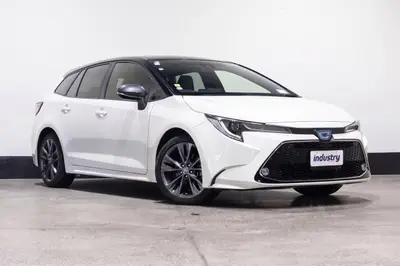 2021 Toyota Corolla Hybrid WXB Touring photo 1