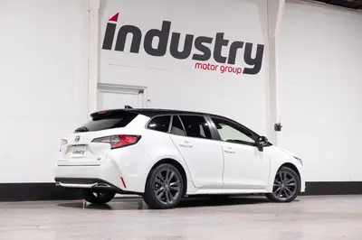 2021 Toyota Corolla Hybrid WXB Touring photo 3