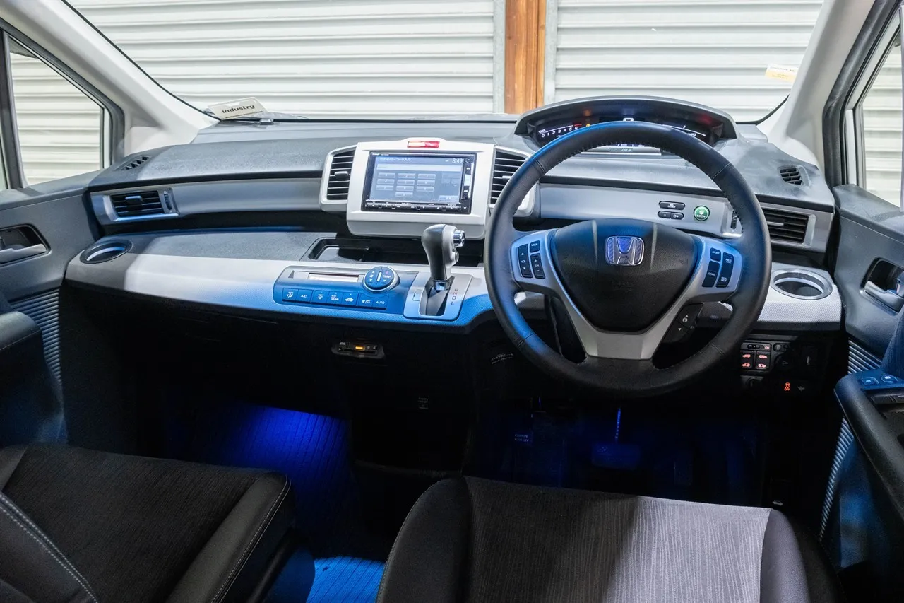 2014 Honda FREED Hybrid 7 Seater
