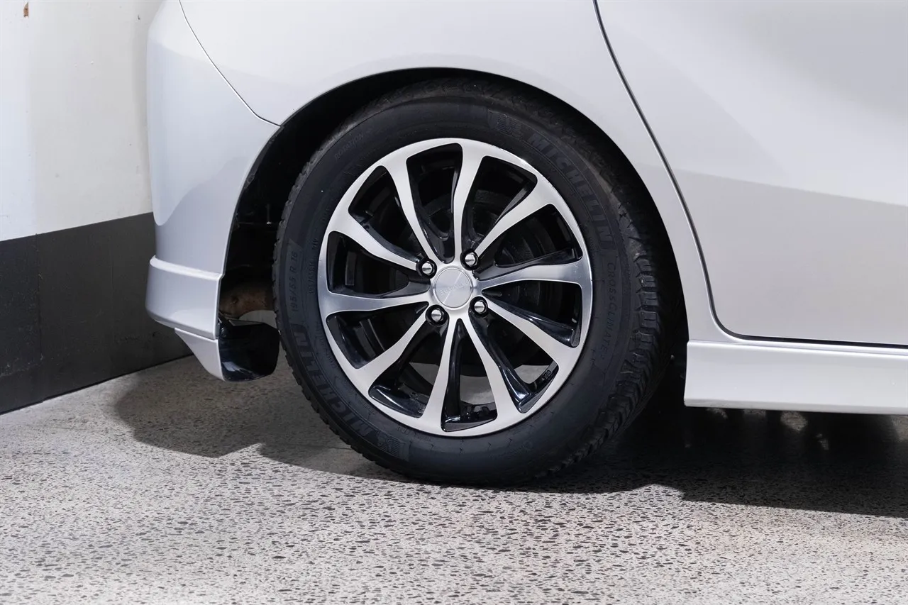 2014 Honda FREED Hybrid 7 Seater