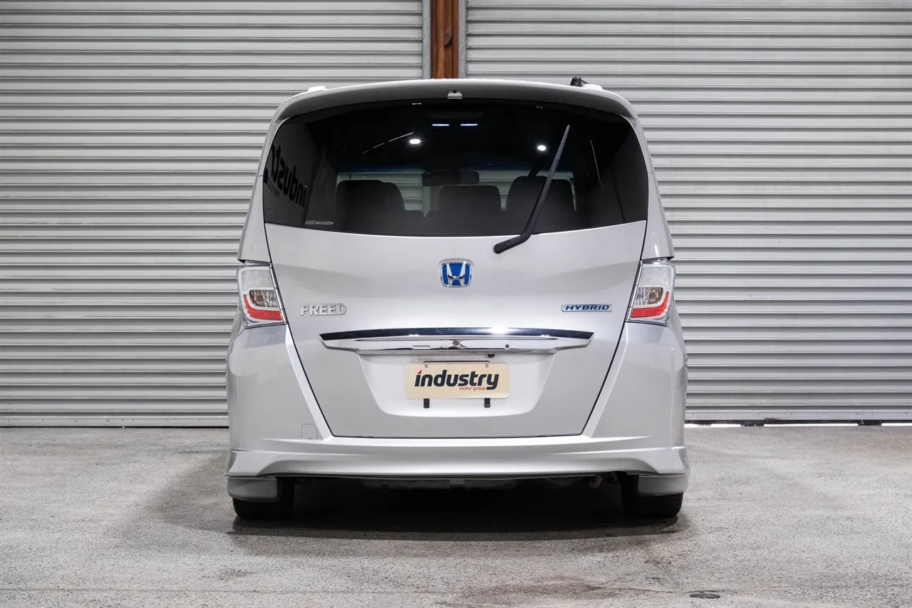 2014 Honda FREED Hybrid 7 Seater