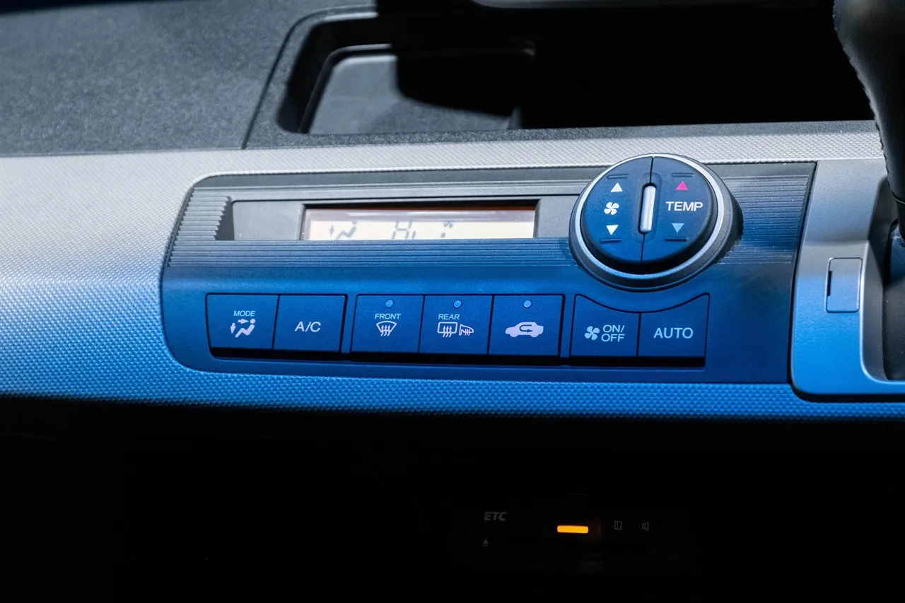 2014 Honda FREED Hybrid 7 Seater