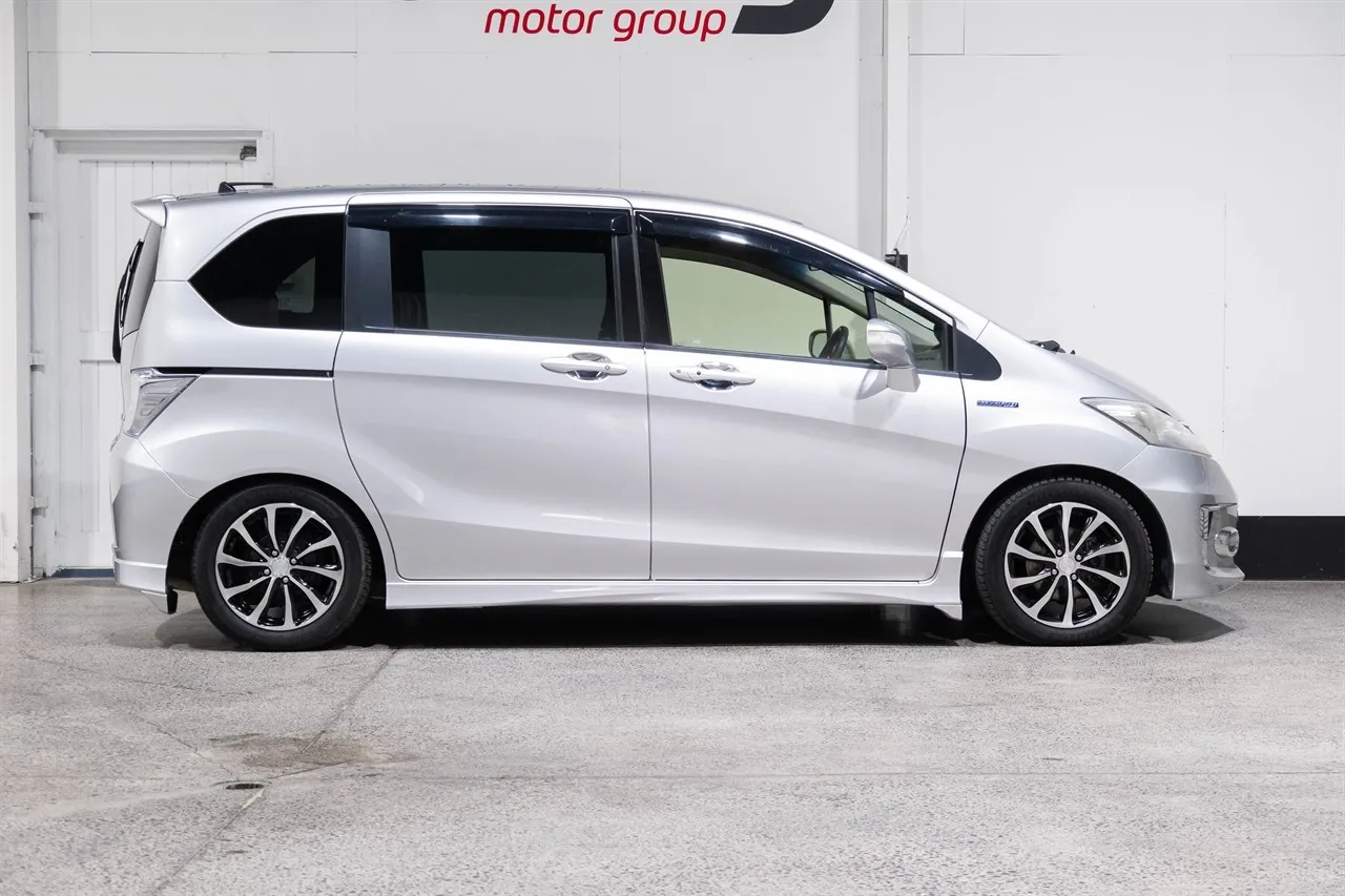 2014 Honda FREED Hybrid 7 Seater