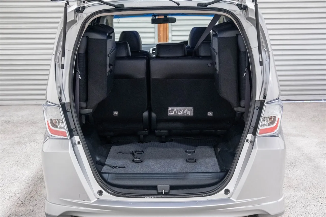 2014 Honda FREED Hybrid 7 Seater