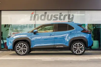 2021 Toyota Yaris Cross Hybrid Z-Spec photo 8