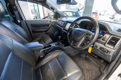 2017 Ford Everest Titanium photo 3