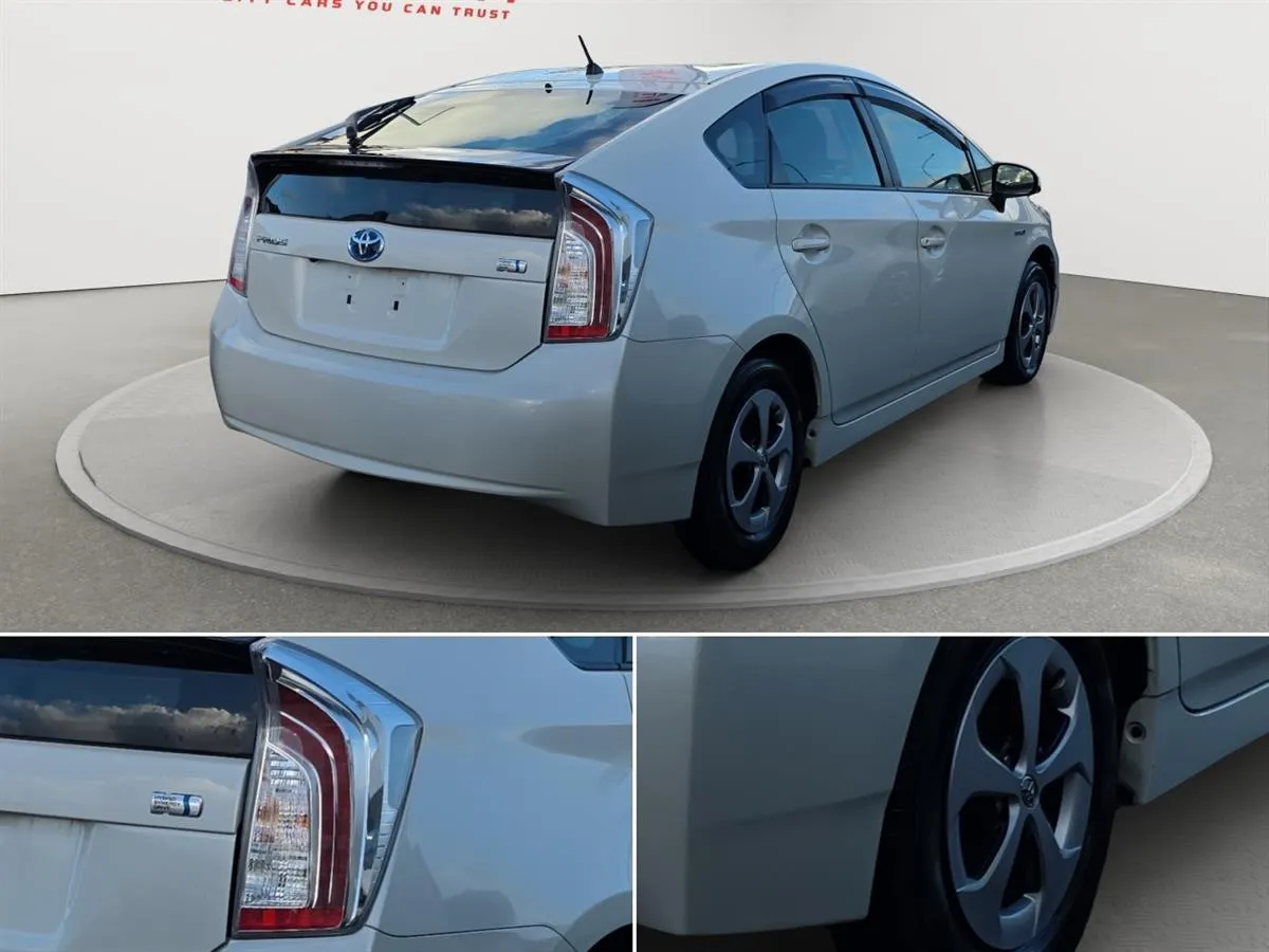 2015 Toyota Prius HYBRID S, dark Interior