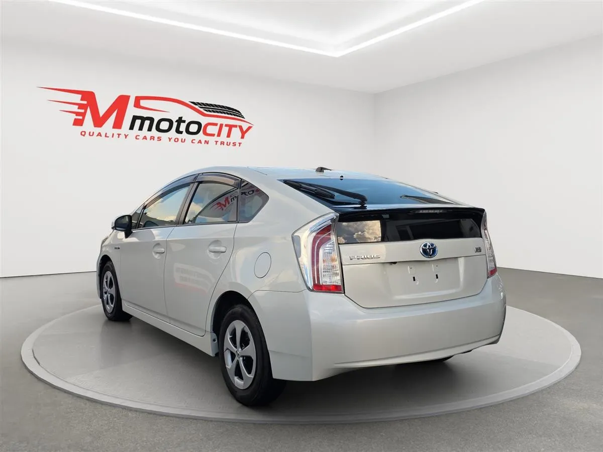 2015 Toyota Prius HYBRID S, dark Interior