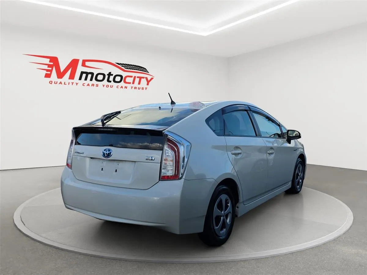2015 Toyota Prius HYBRID S, dark Interior
