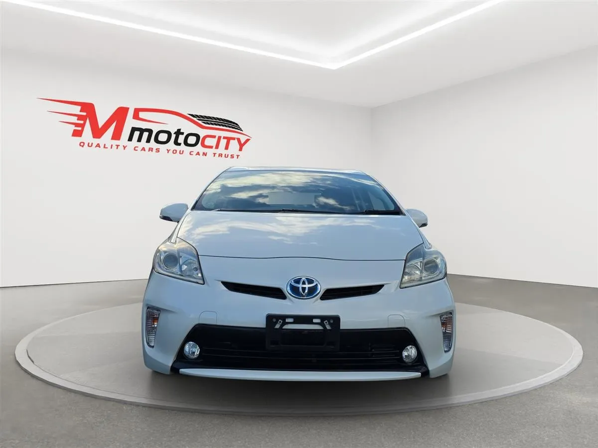 2015 Toyota Prius HYBRID S, dark Interior, photo 8 of 20